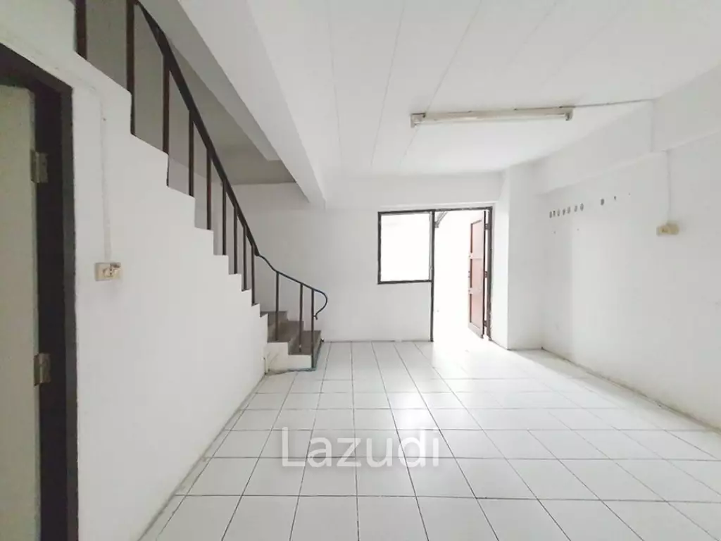3 Bed 4 Bath 320 SQ.M Townhouse at Huai Khwang