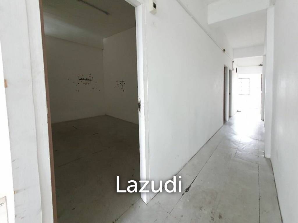 3 Bed 4 Bath 320 SQ.M Townhouse at Huai Khwang