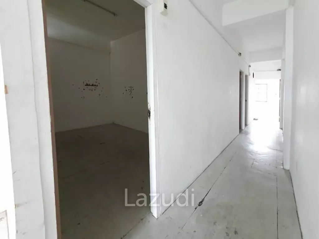3 Bed 4 Bath 320 SQ.M Townhouse at Huai Khwang
