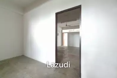 3 Bed 4 Bath 320 SQ.M Townhouse at Huai Khwang