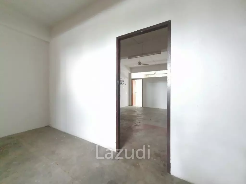 3 Bed 4 Bath 320 SQ.M Townhouse at Huai Khwang