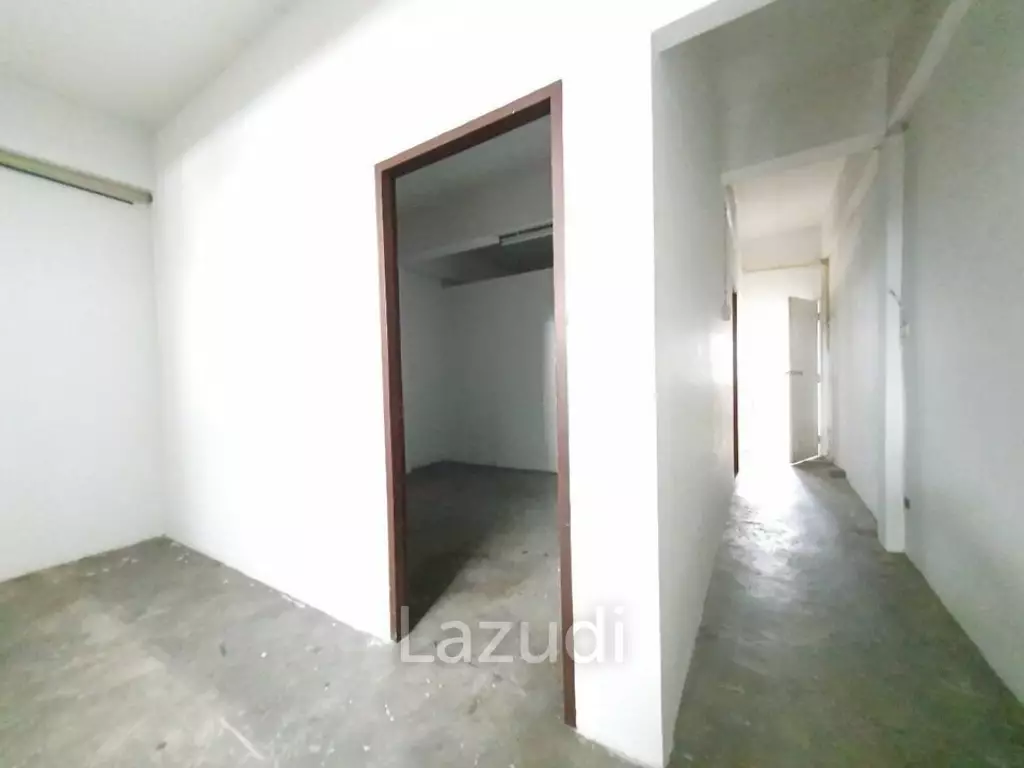 3 Bed 4 Bath 320 SQ.M Townhouse at Huai Khwang