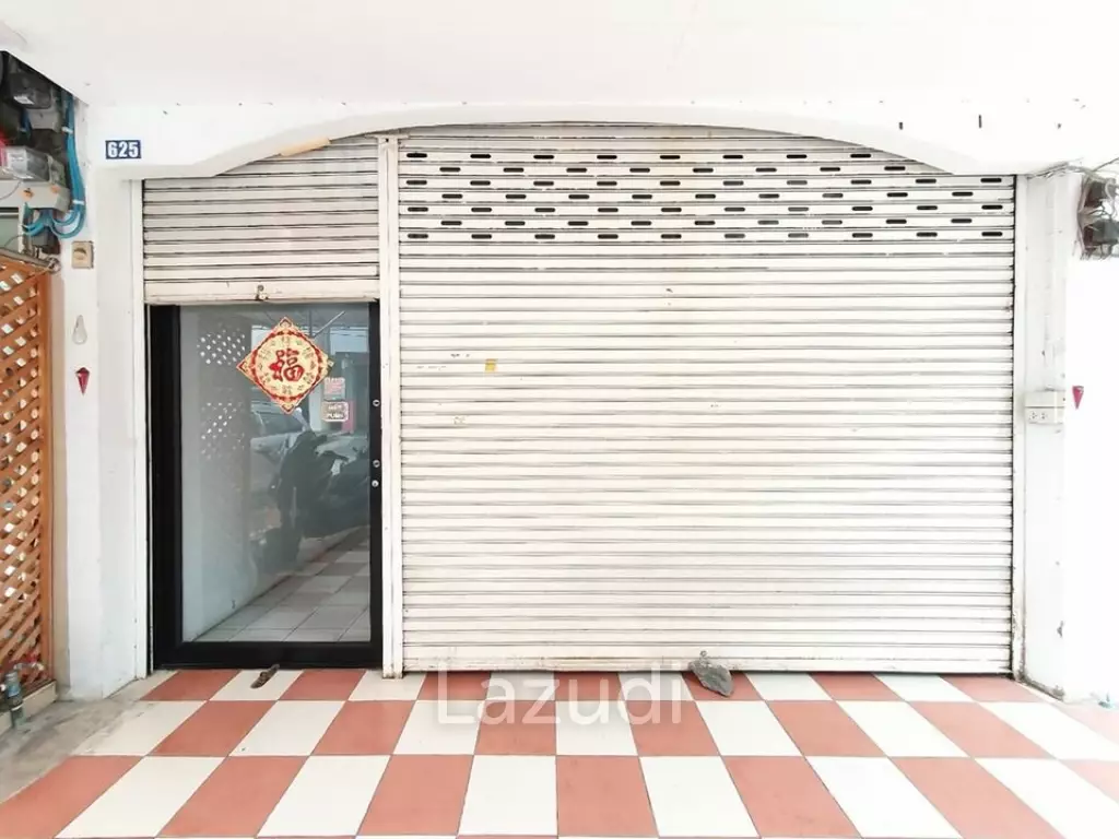 3 Bed 4 Bath 320 SQ.M Townhouse at Huai Khwang