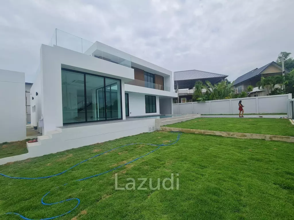 3 Bed 347 SQ.M Pool Villa at Pattaya