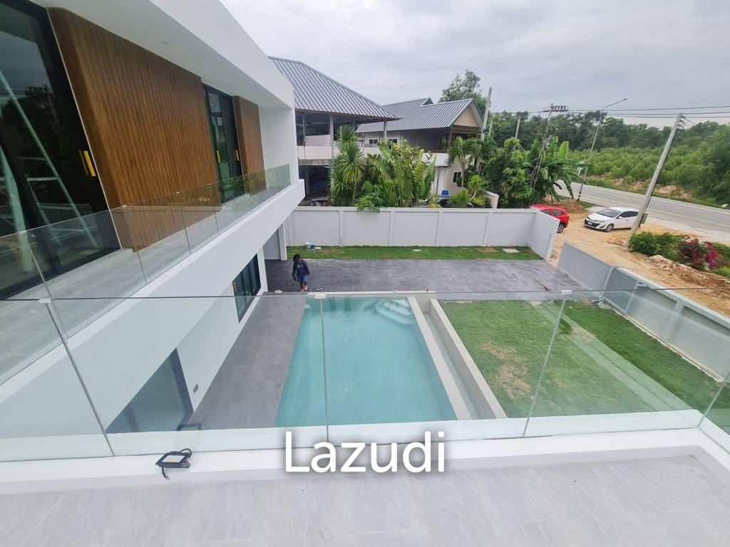3 Bed 347 SQ.M Pool Villa at Pattaya