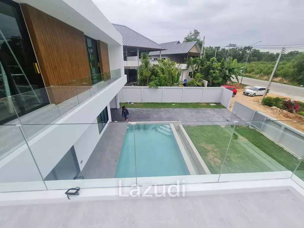 3 Bed 347 SQ.M Pool Villa at Pattaya