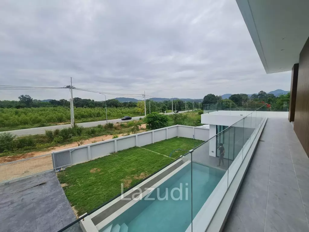 3 Bed 347 SQ.M Pool Villa at Pattaya