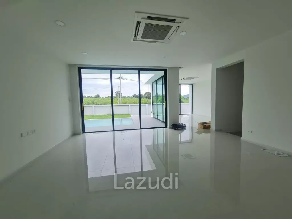 3 Bed 347 SQ.M Pool Villa at Pattaya