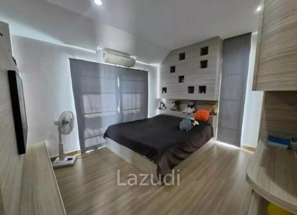 3 Bed 3 Bath 250 SQ.M House at Pattaya Nakluea