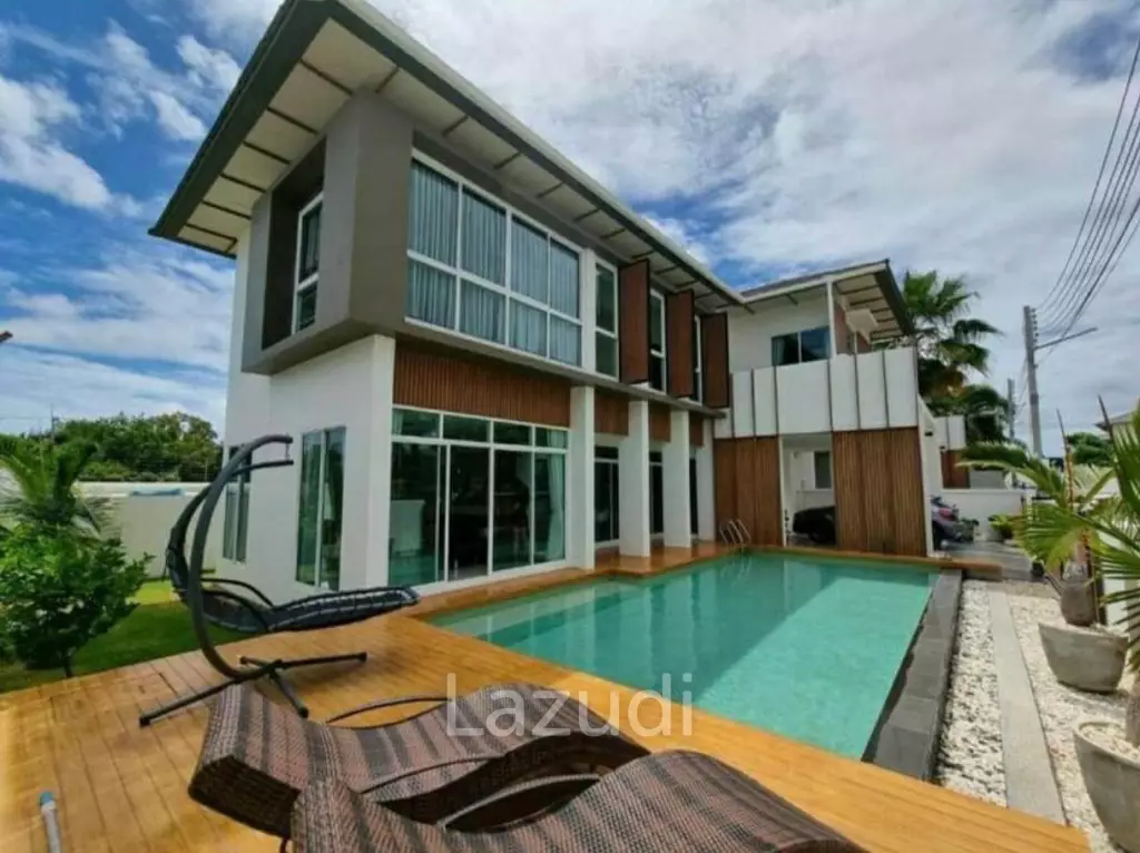 3 Bed 3 Bath 250 SQ.M House at Pattaya Nakluea
