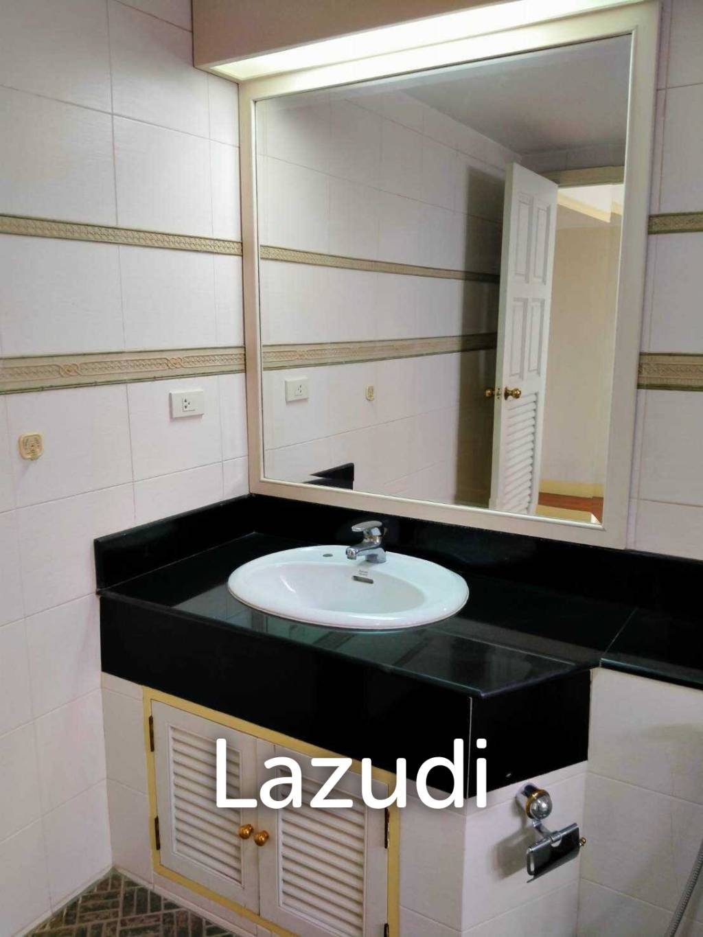 2 Bed 3 Bath 240 Sqm Condo For Rent