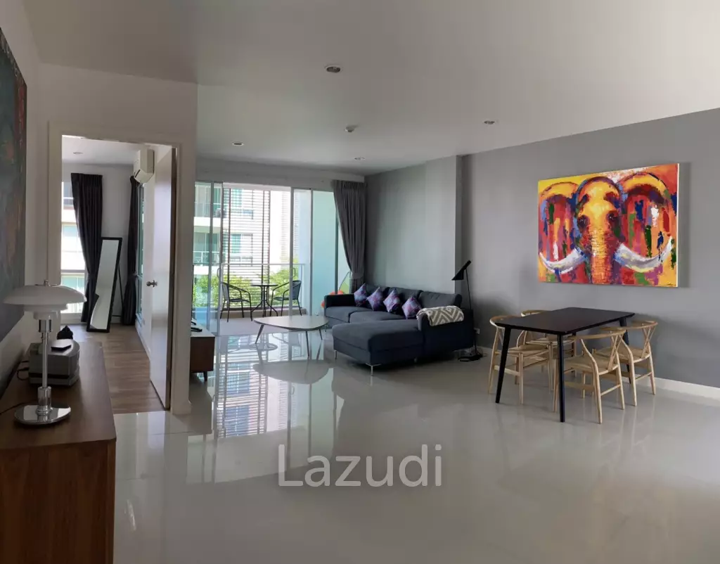 Modern 2 Bedroom Condo Close To The Beach