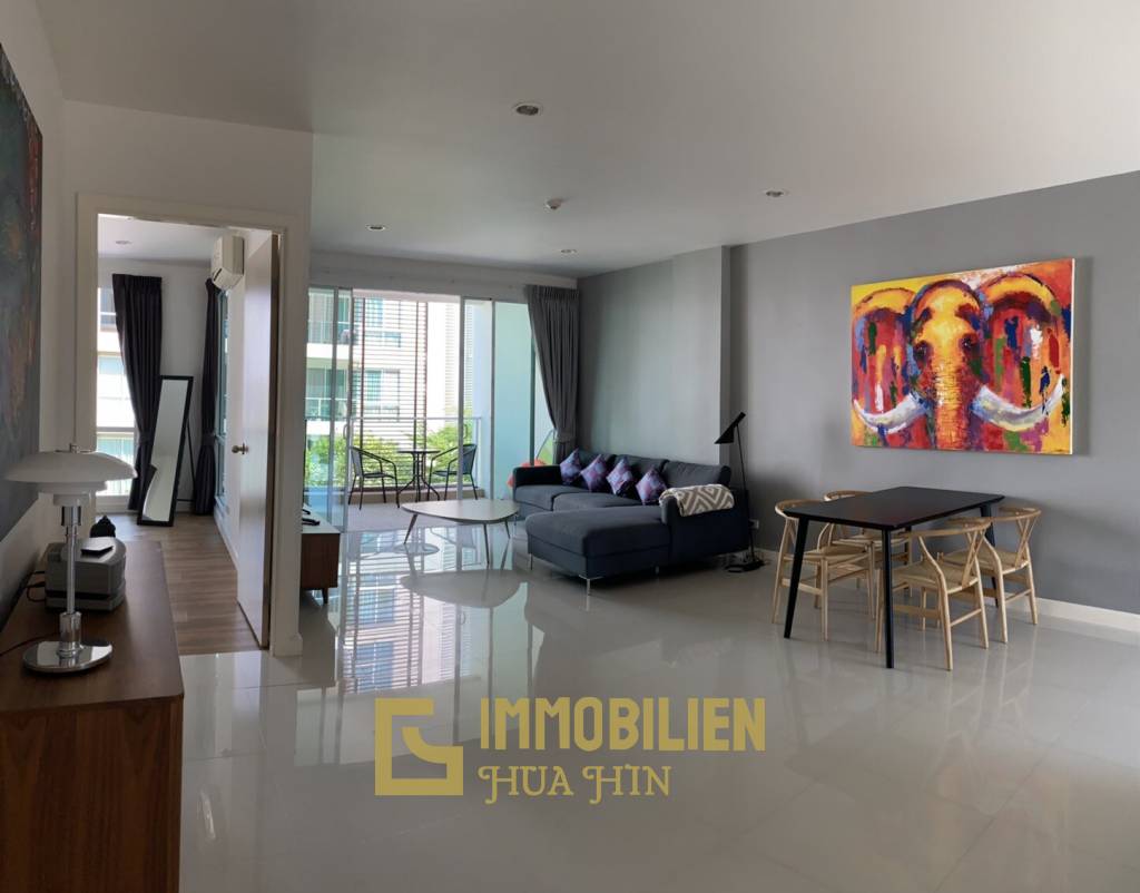 Modern 2 Bedroom Condo Close To The Beach