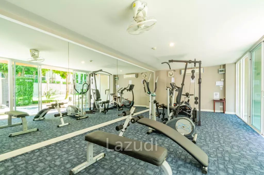 Modern 2 Bedroom Condo Close To The Beach
