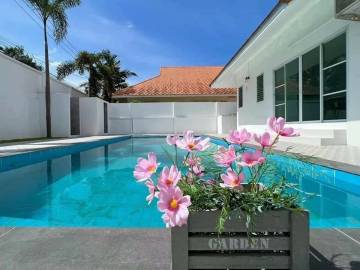 House with Swimming Pool for Sale