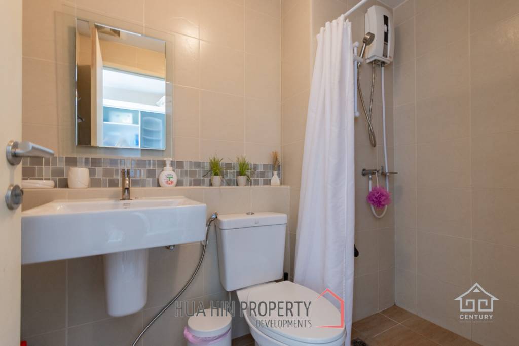 Hua Hin - 2 bed corner unit condo close to Bluport and the beach