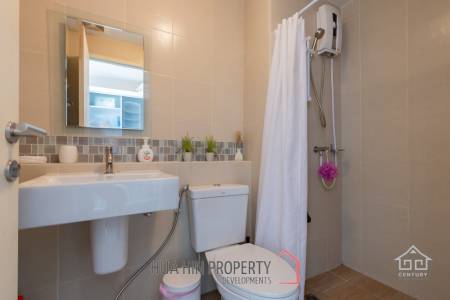 Hua Hin - 2 bed corner unit condo close to Bluport and the beach