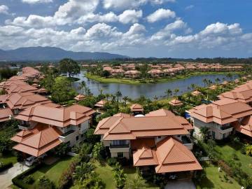 LAGUNA VILLAGE RESIDENCES - LAGOON VIEW