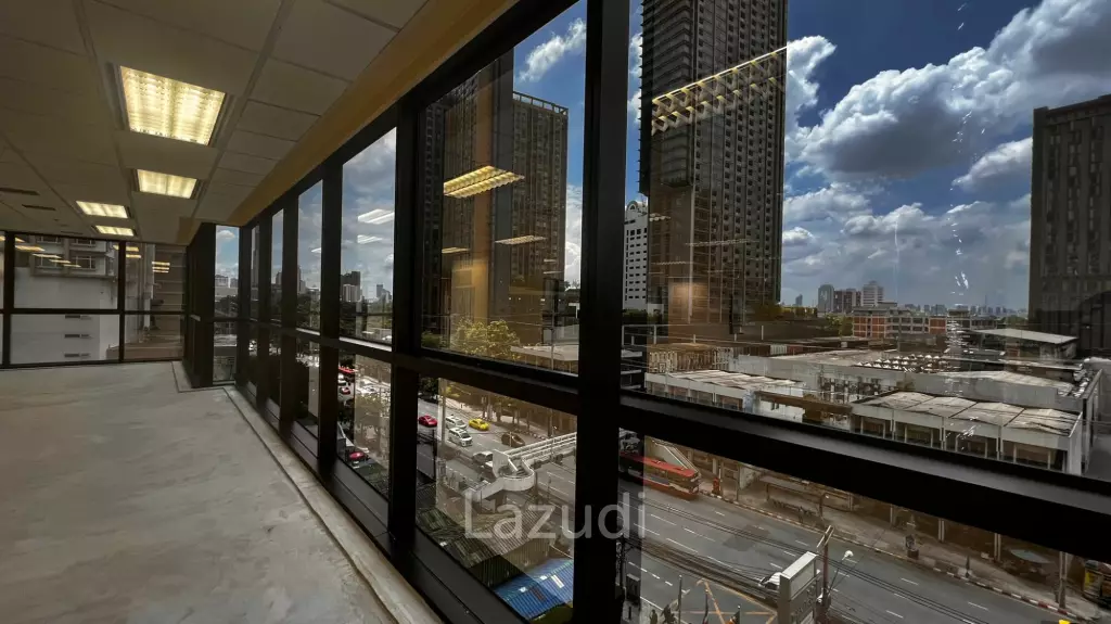 Office For Rent at Thanapoom Tower