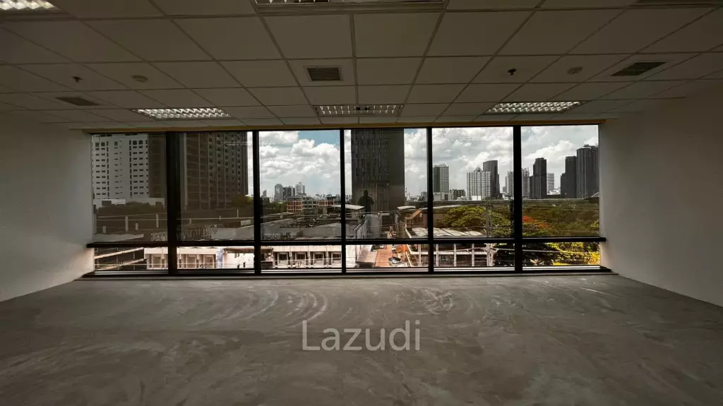 Office For Rent at Thanapoom Tower