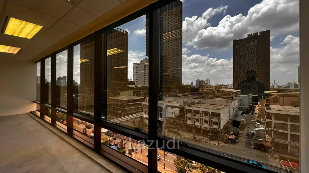 Office For Rent at Thanapoom Tower