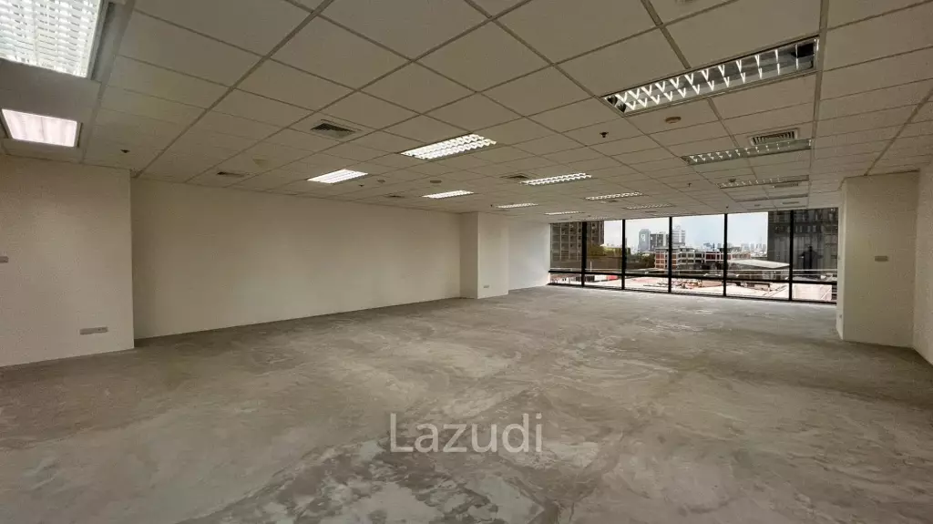 Office For Rent at Thanapoom Tower