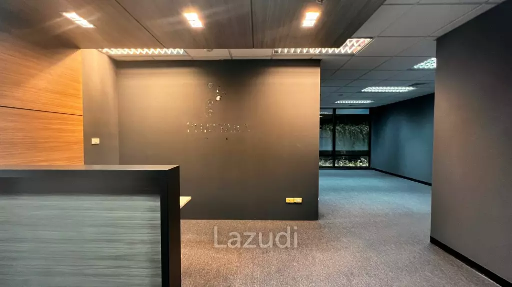 Office For Rent at Thanapoom Tower
