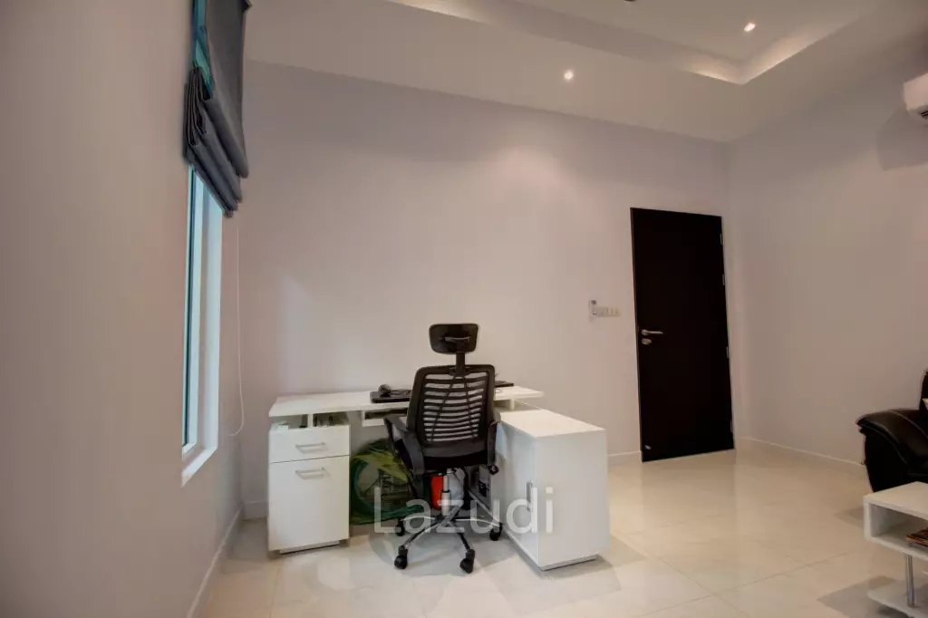 Luxury 3 Bed Pool Villa – Amazing Condition