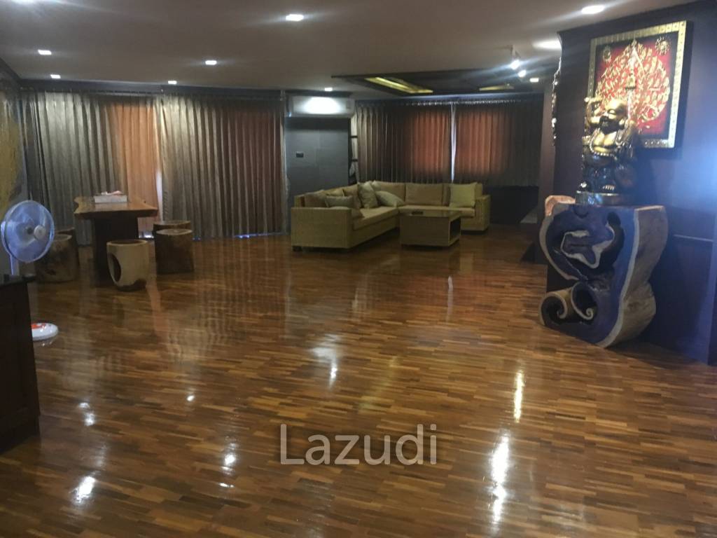 180 Sqm 2 Bed 3 Bath Condo For Sale in Chiang Mai