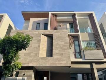 Luxury house The Gentry Phatthanakan for rent