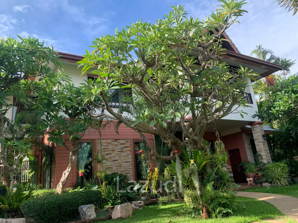 4 Bedroom 844 SQ.M Pool Villa in Pattaya
