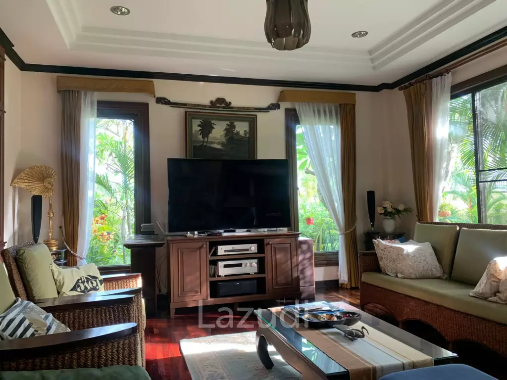 4 Bedroom 844 SQ.M Pool Villa in Pattaya