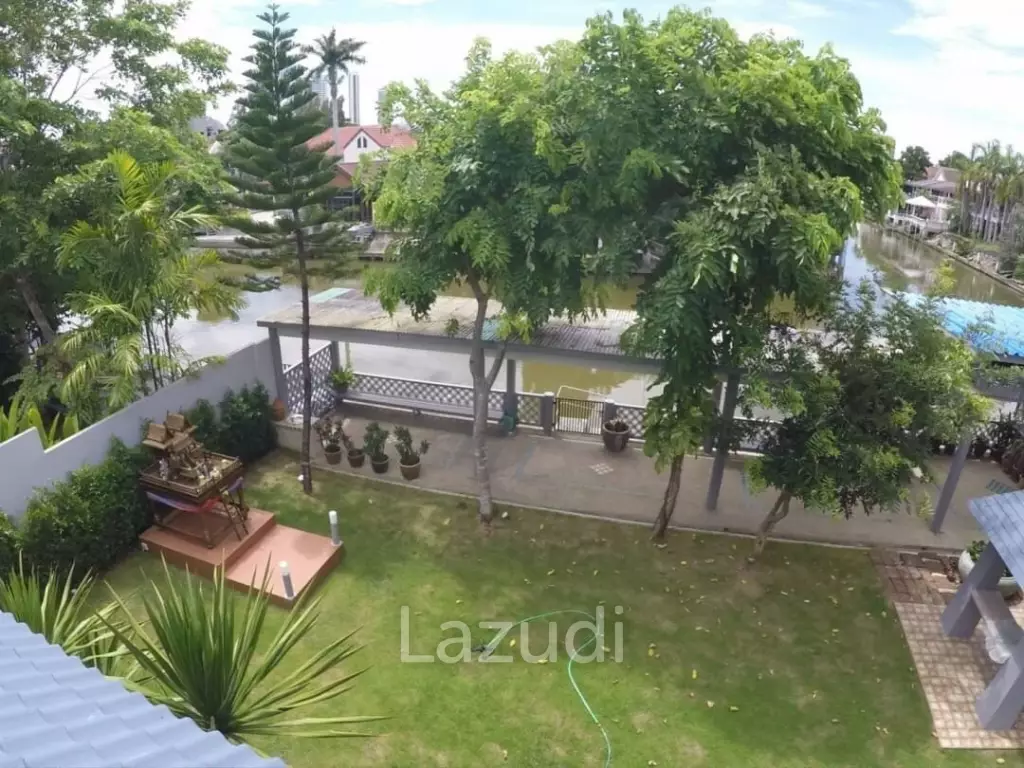 Single House with Private Pier for Sale