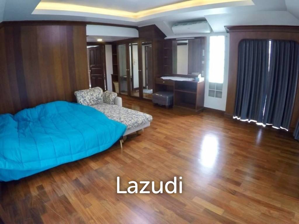 Single House with Private Pier for Sale