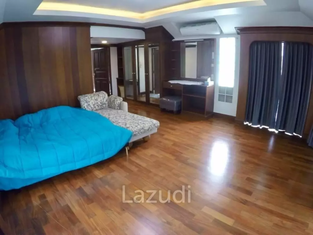 Single House with Private Pier for Sale