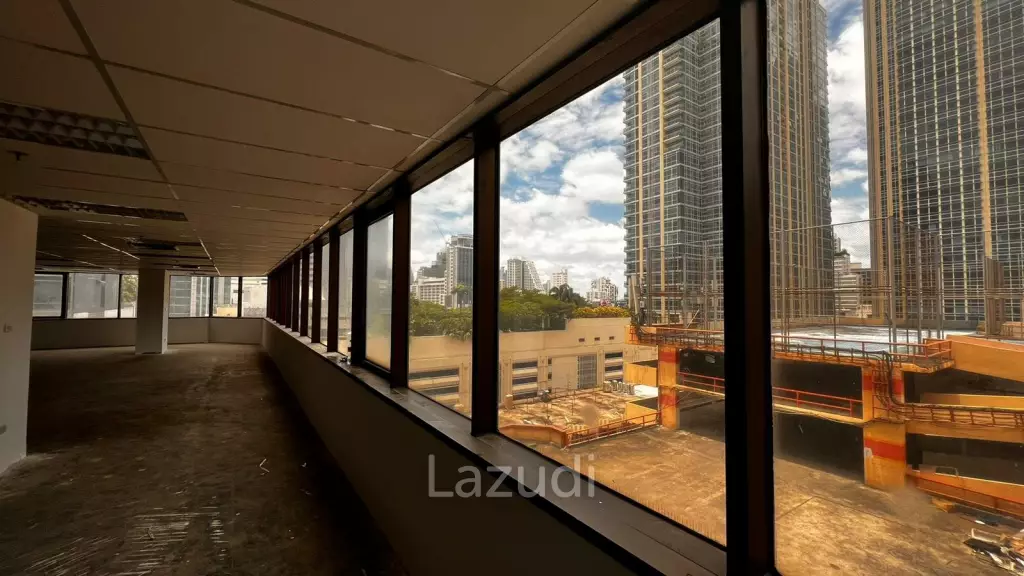 210 SQ.M Office at Mahatun Plaza