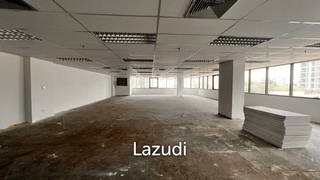 210 SQ.M Office at Mahatun Plaza