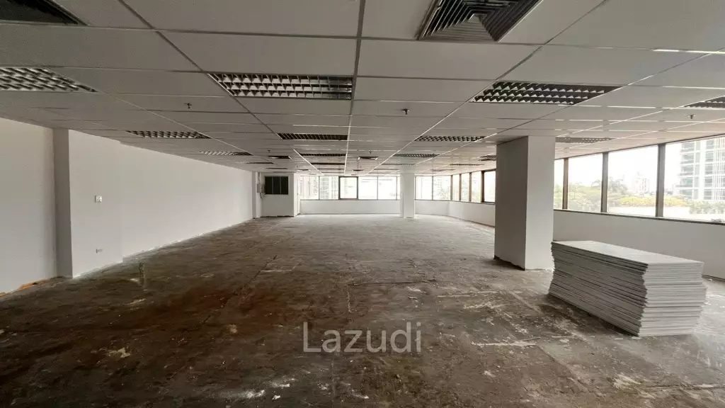 210 SQ.M Office at Mahatun Plaza
