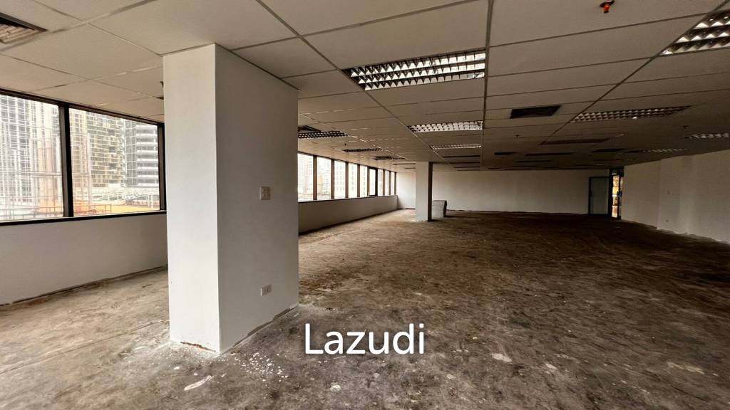 210 SQ.M Office at Mahatun Plaza