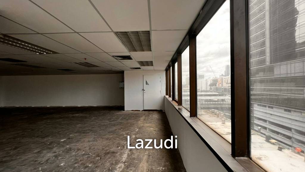 210 SQ.M Office at Mahatun Plaza