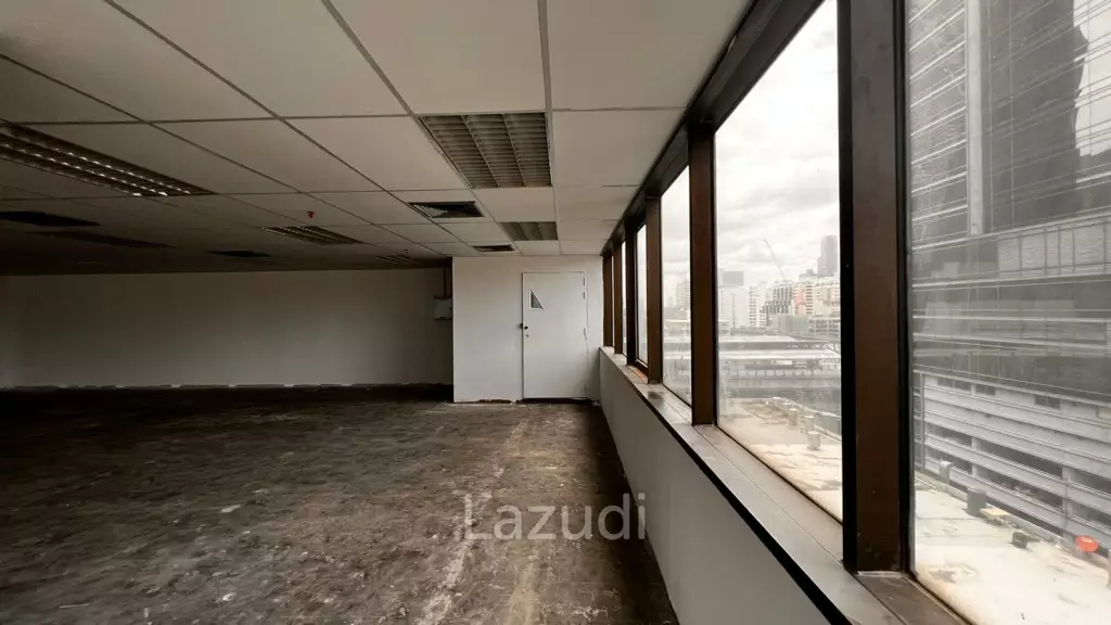 210 SQ.M Office at Mahatun Plaza