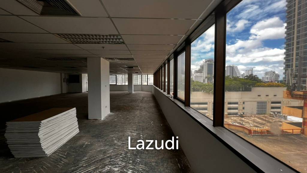 210 SQ.M Office at Mahatun Plaza