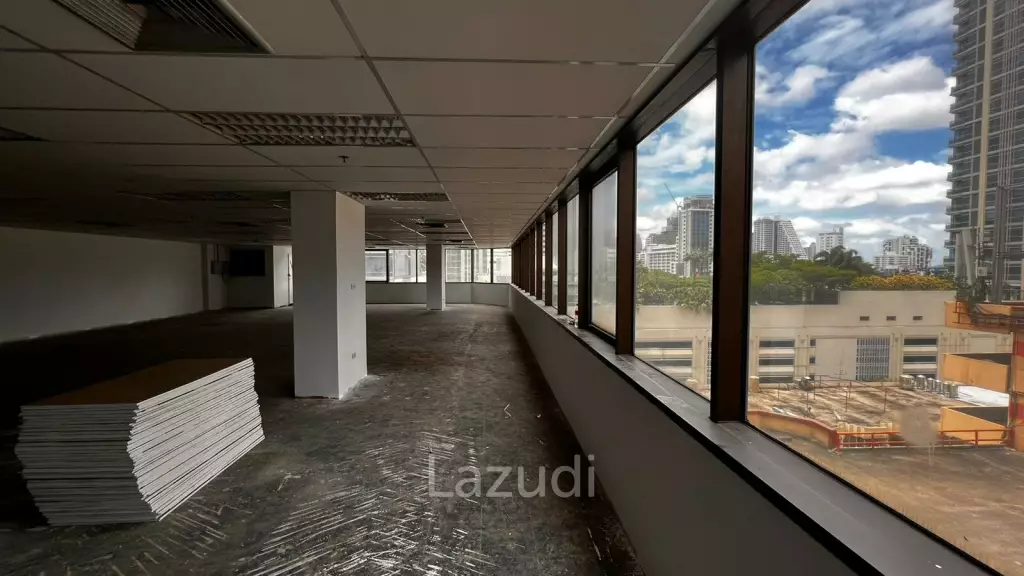 210 SQ.M Office at Mahatun Plaza
