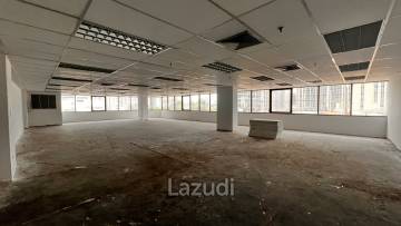 210 SQ.M Office at Mahatun Plaza