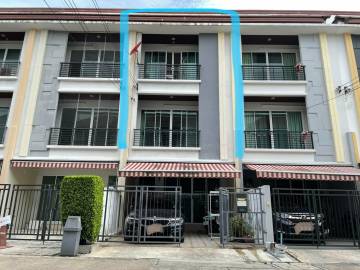 3 Bed 3 Bath House For Sale