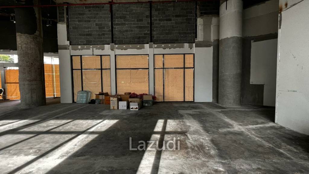 Retail For Rent At Thai Summit Tower