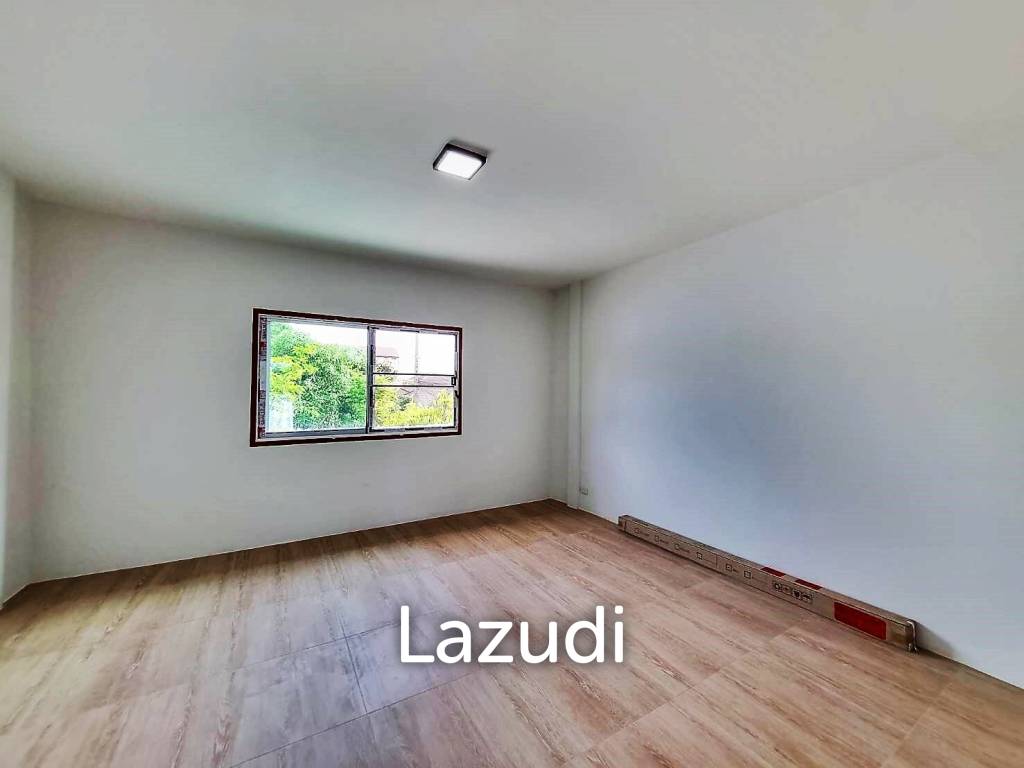 FOR SALE - fully renovated townhouse, only 1.45 m THB