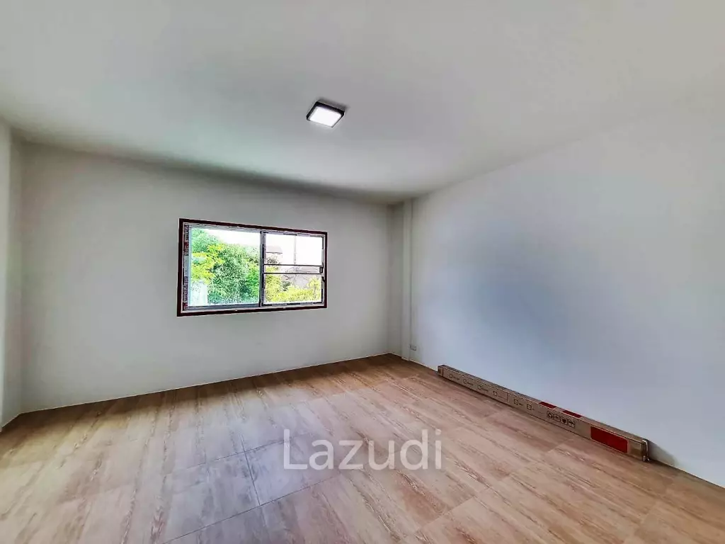 FOR SALE - fully renovated townhouse, only 1.45 m THB