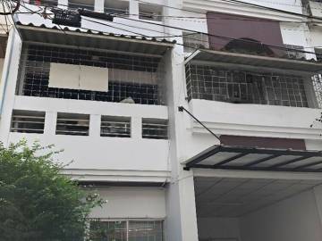 3 Bed 3 Bath Townhouse For Sale