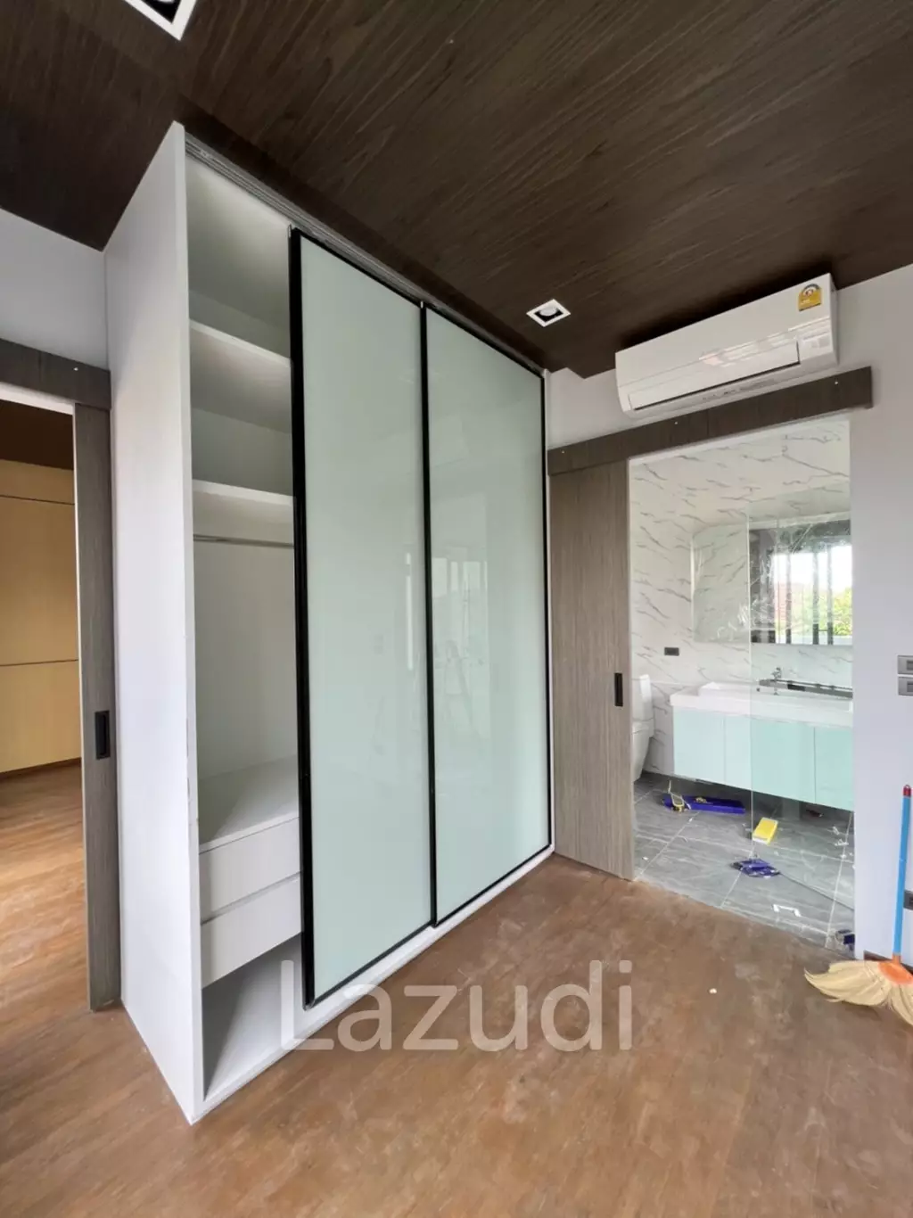 5 Bed 6 Bath House For Sale